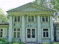 Volfsmits manor house, block in Vilips street, pediment